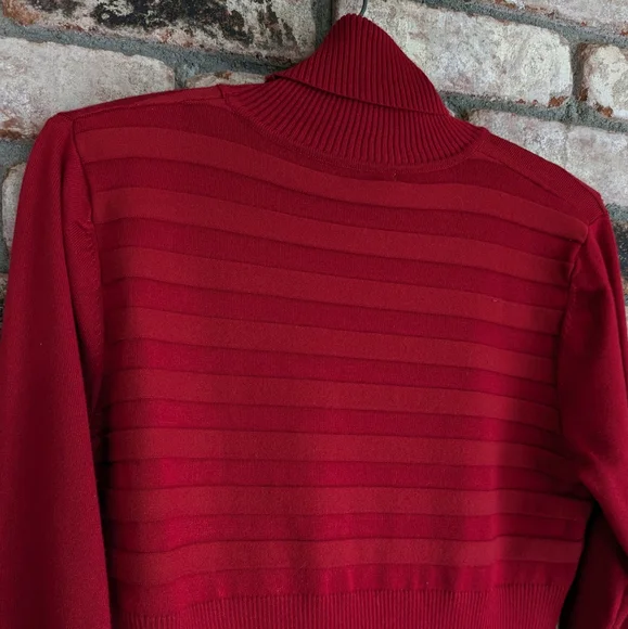 🍷 August Silk Red Turtleneck Ribbed Knit Size M - Picture 5 of 8